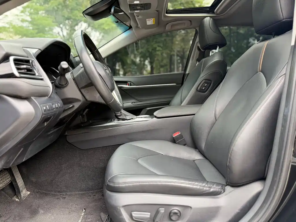 Toyota Camry 2021 2.0G Luxury