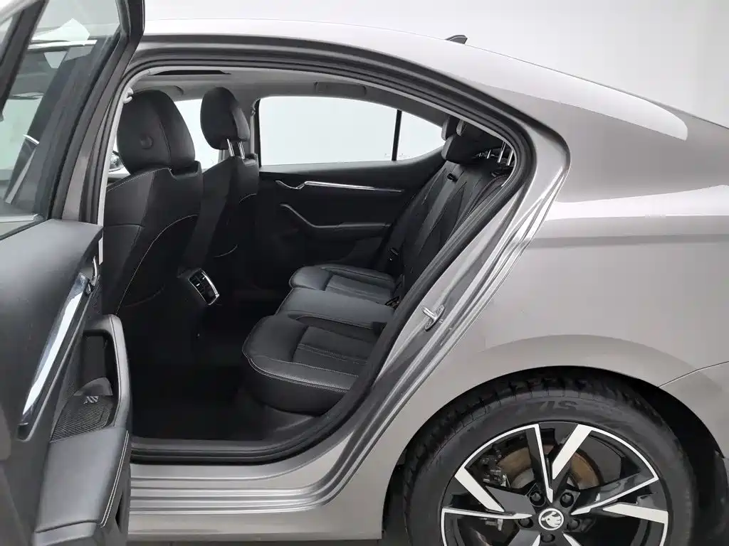Skoda Octavia - фото 15