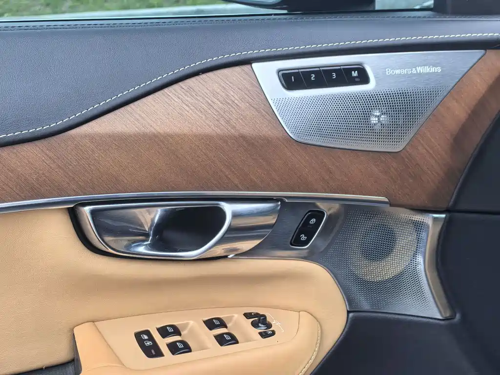Volvo XC90 2017 T6 5 мест