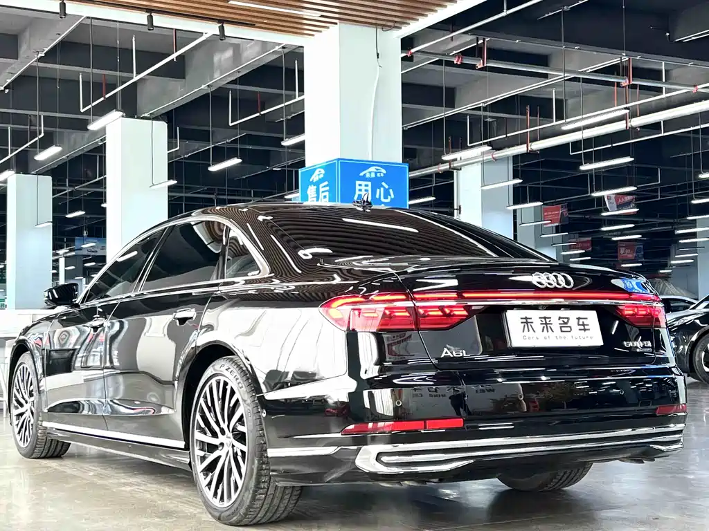 AUDI A8