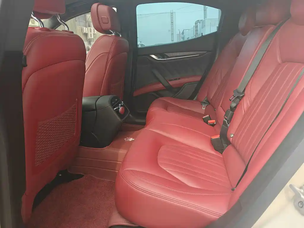 Maserati Ghibli — миниатюра 6