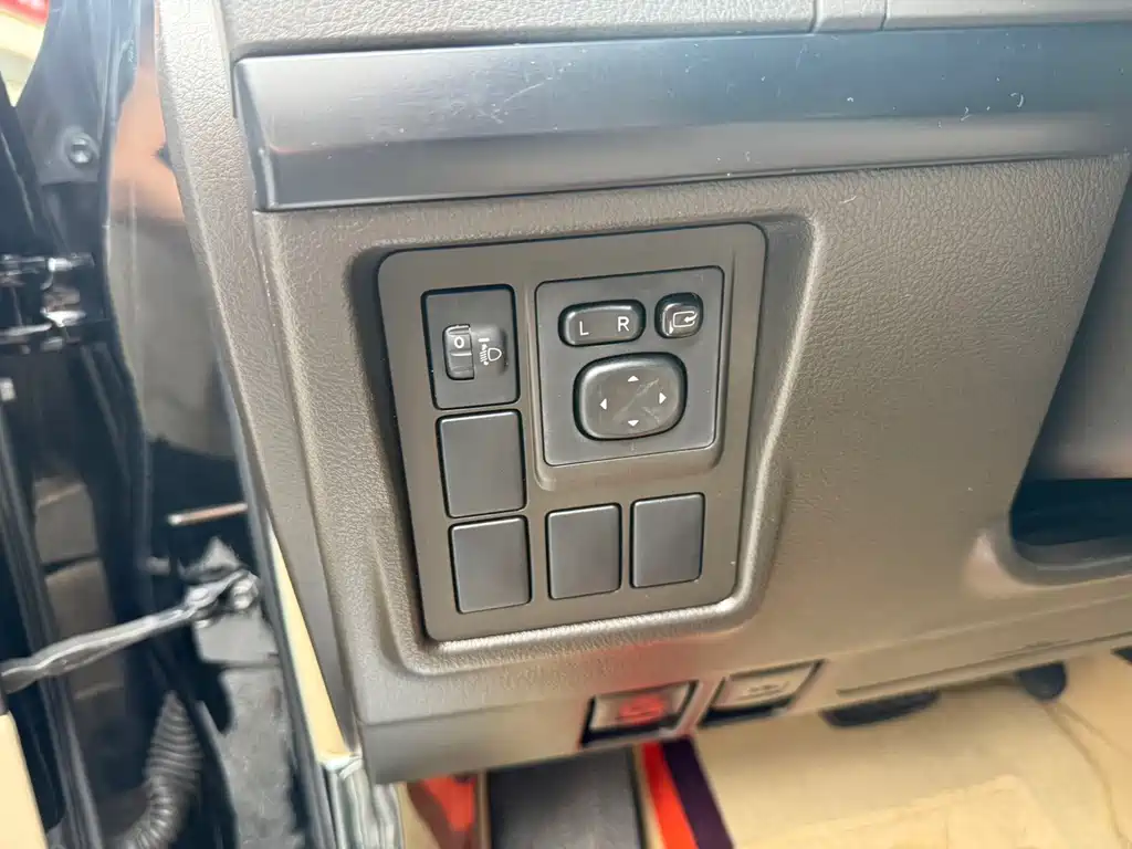 Toyota Prado (Import) — миниатюра 23