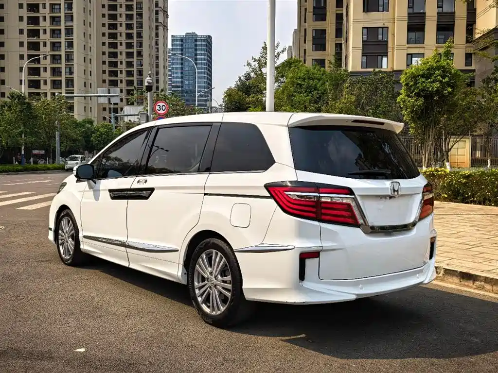 Honda Elysion 2016 2.4L Luxury