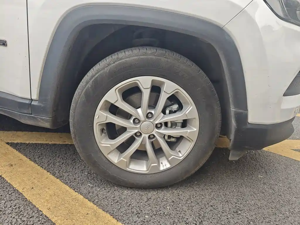 Jeep Compass — миниатюра 8