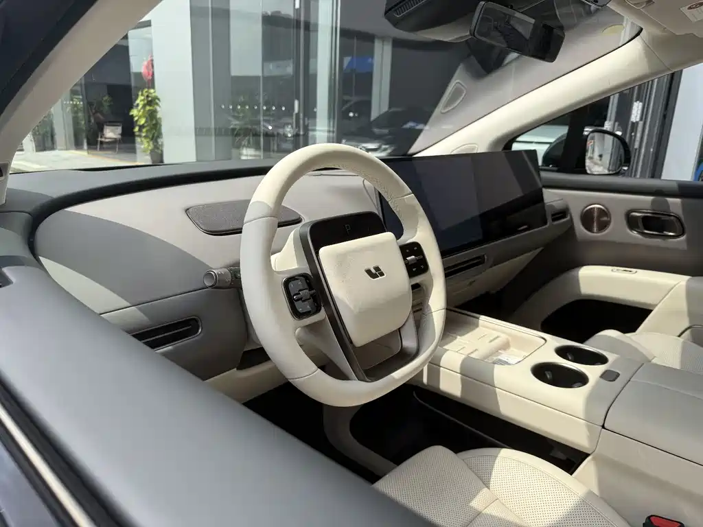Li Auto i8 2025 Standard