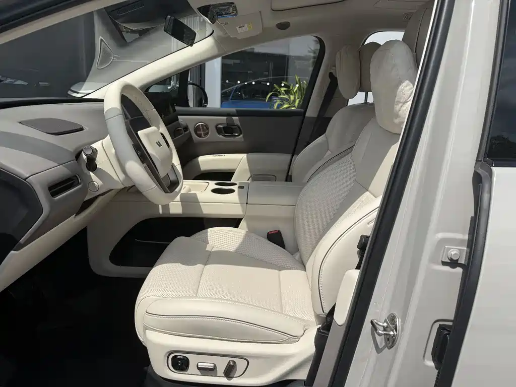 Li Auto i8 2025 Standard