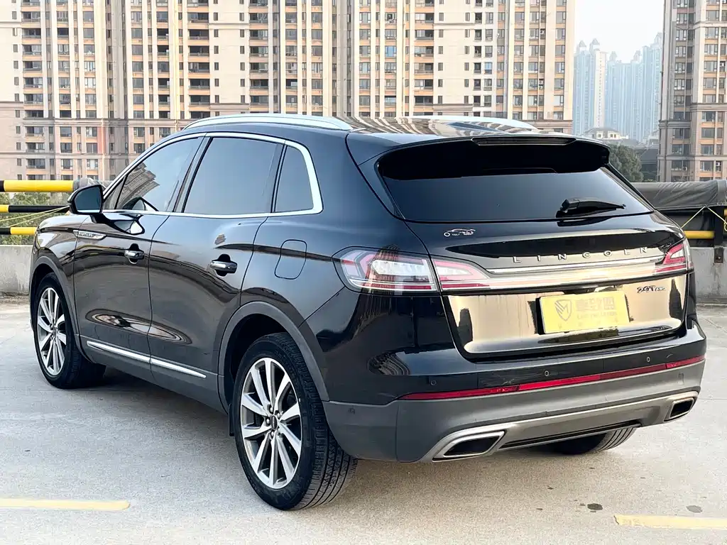 LINCOLN NAVIGATOR (IMPORT)