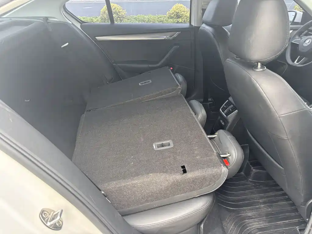 Skoda Octavia 2018 1.6L AT Comfort