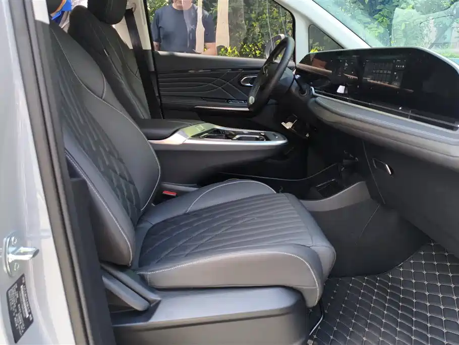 Maxus G90 2024 2.0T мест