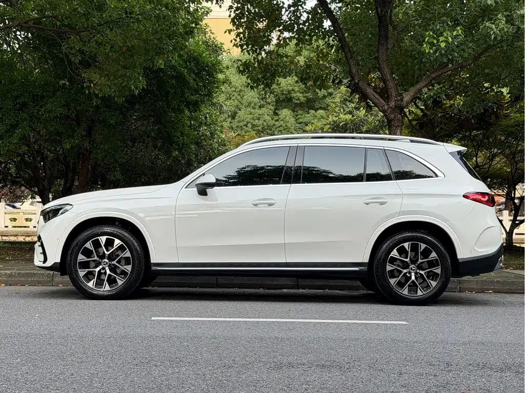 Mercedes-Benz GLC 2023 GLC 260 L 4MATIC 5 мест
