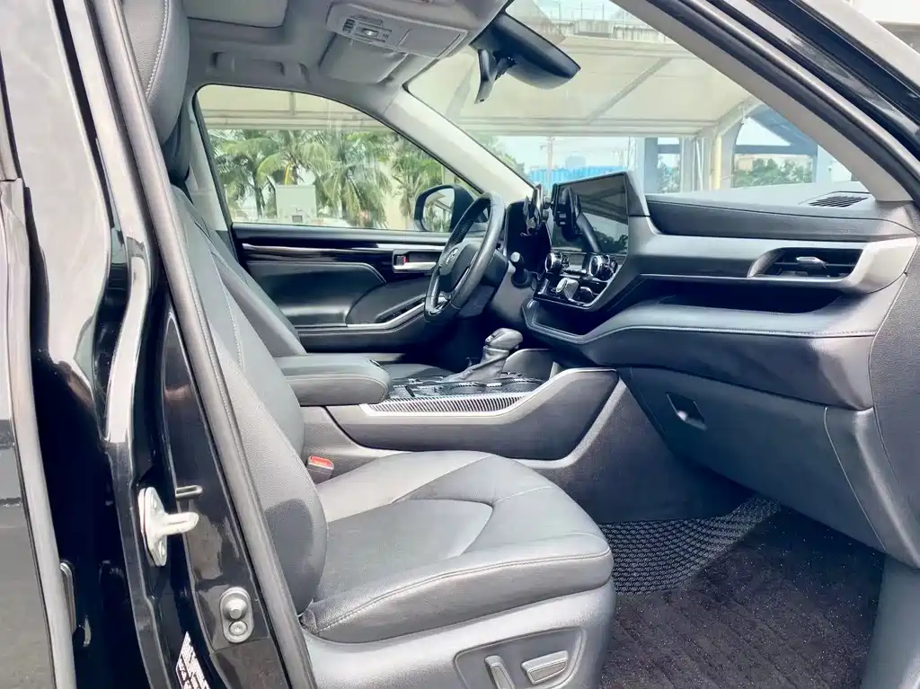 Toyota Highlander 2022 2.5L Luxury 7 мест