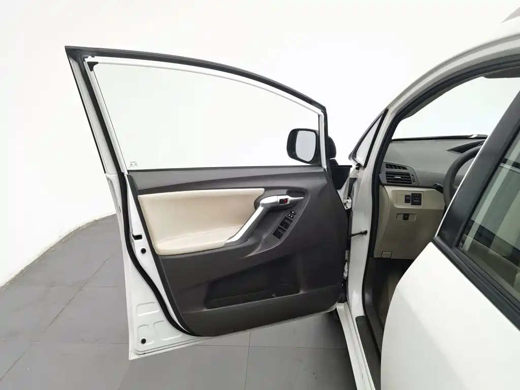 Toyota Verso — миниатюра 8