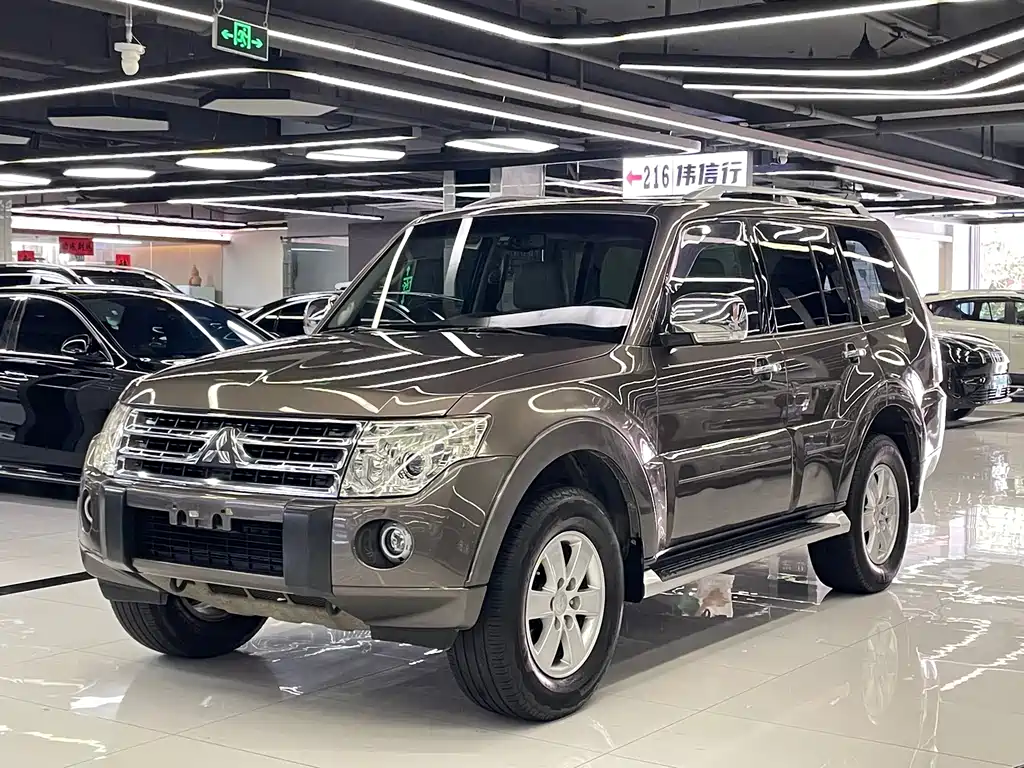 Mitsubishi Pajero (Import)