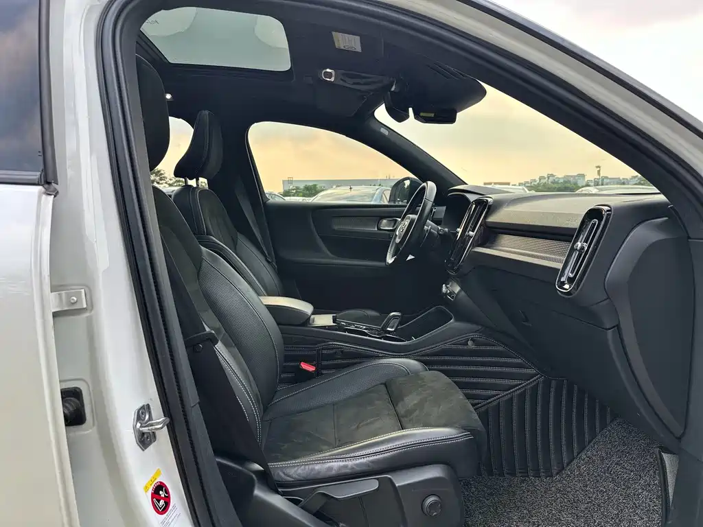 Volvo XC40 — миниатюра 8