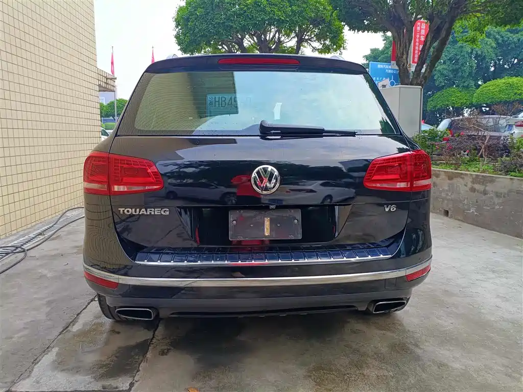 VOLKSWAGEN TOUAREG
