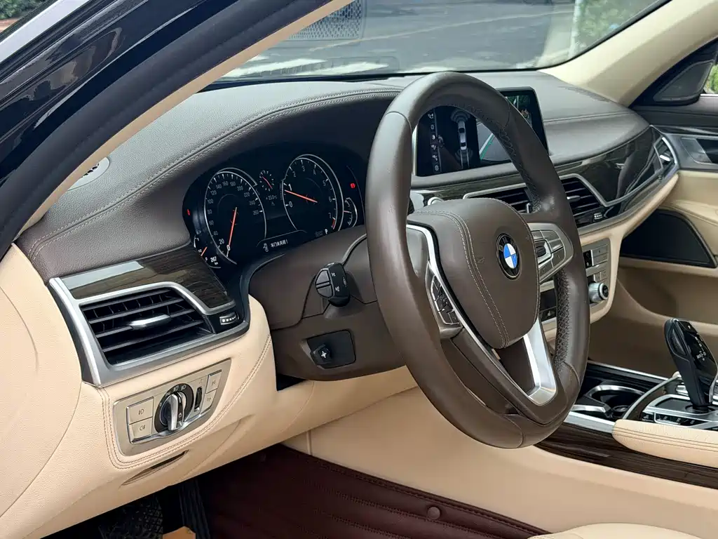 BMW 7 Series 7 2016 730Li Lead