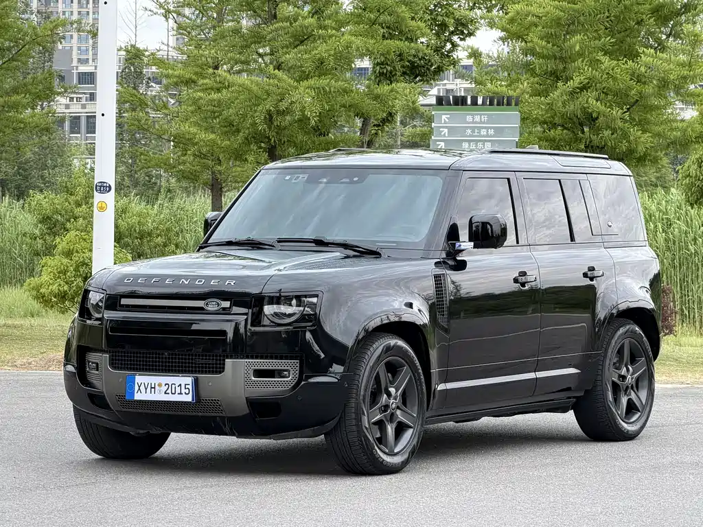 Land Rover Defender 2023