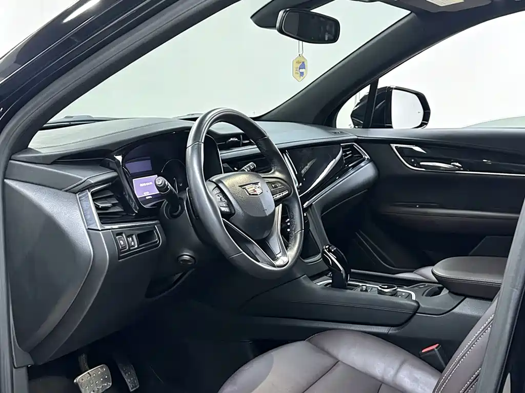 Cadillac XT6 2021 2.0T мест Luxury