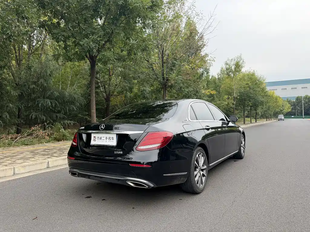 Mercedes-Benz E-Class — миниатюра 10
