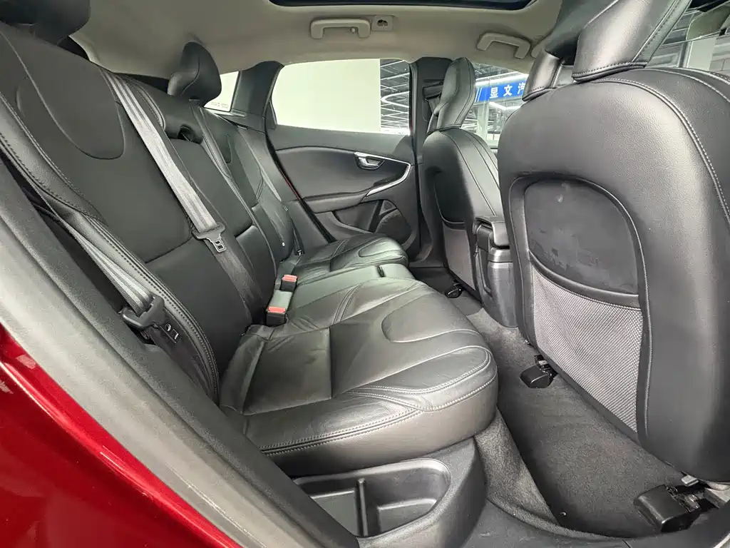 Volvo V40 — миниатюра 7