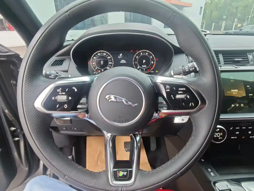 Jaguar E-PACE — миниатюра 13