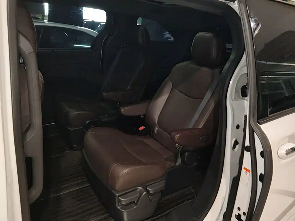 Toyota Granvia — миниатюра 17