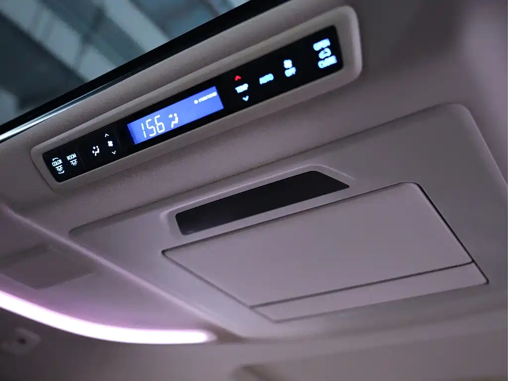 Toyota Alphard — миниатюра 26