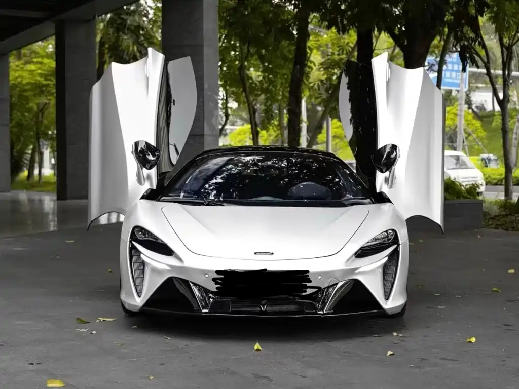 McLaren Artura 2024