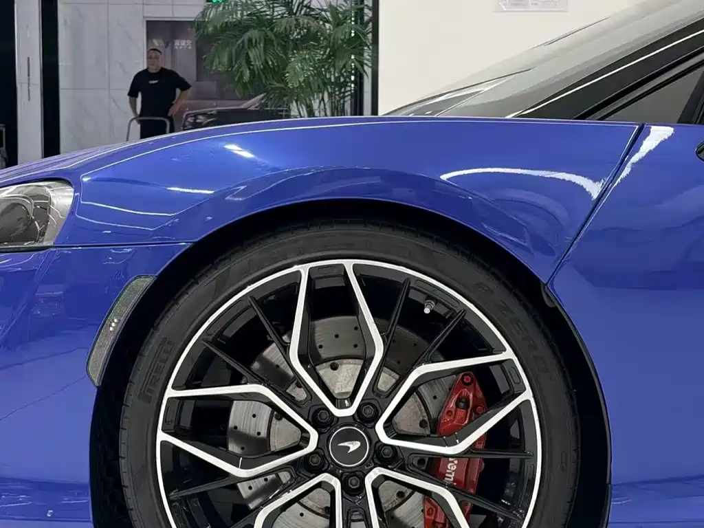 McLaren GT — миниатюра 3