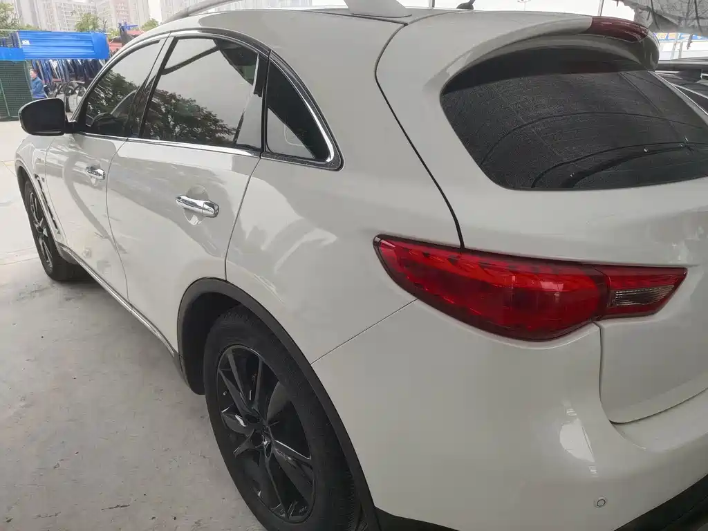 Infiniti QX70 — миниатюра 14