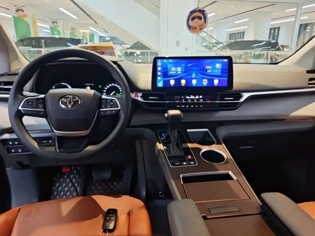Toyota Sienna — миниатюра 10