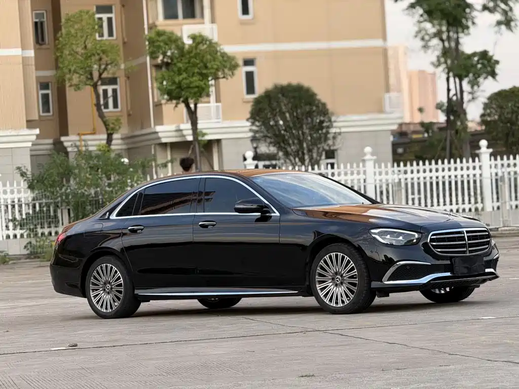 Mercedes-Benz E-Class — миниатюра 2