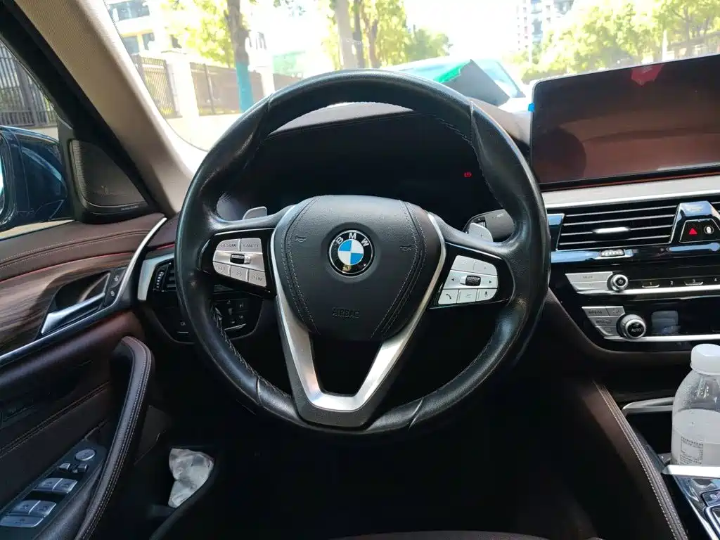 BMW 5 Series — миниатюра 3