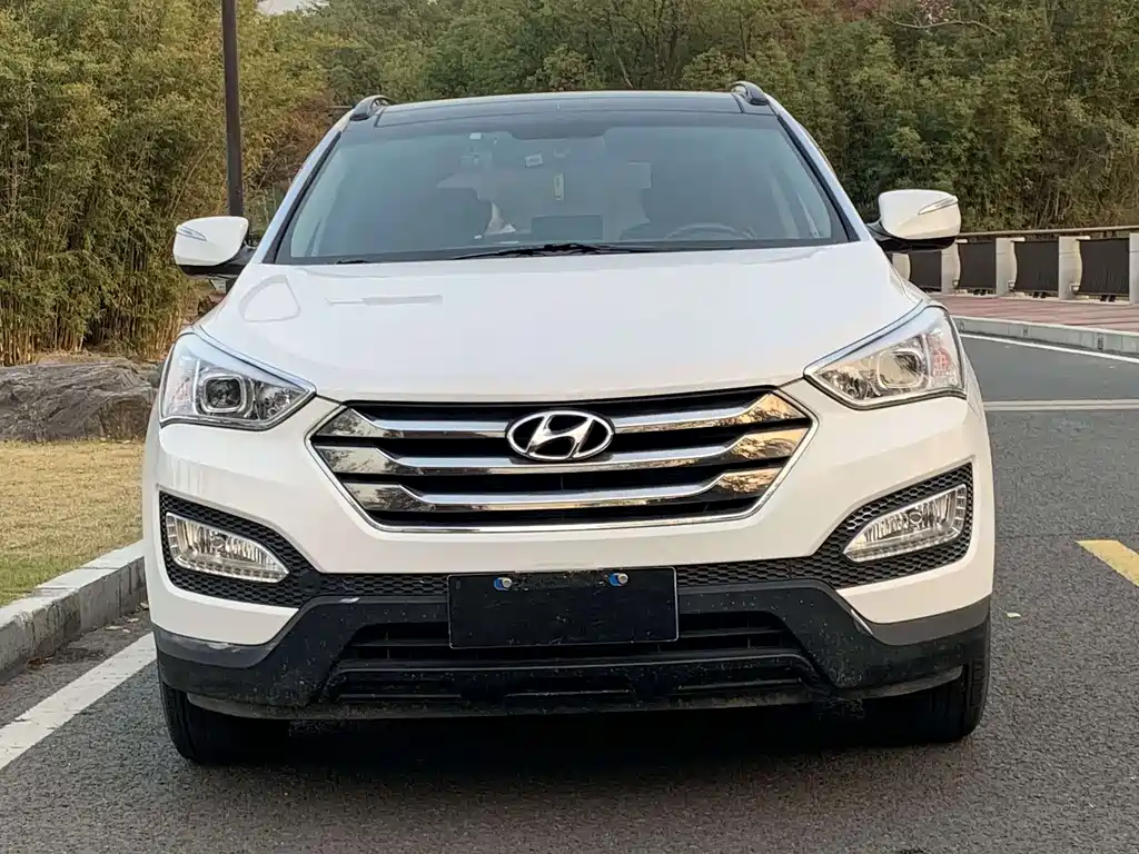 Hyundai Santa Fe 2015 2.4L AT 5 мест