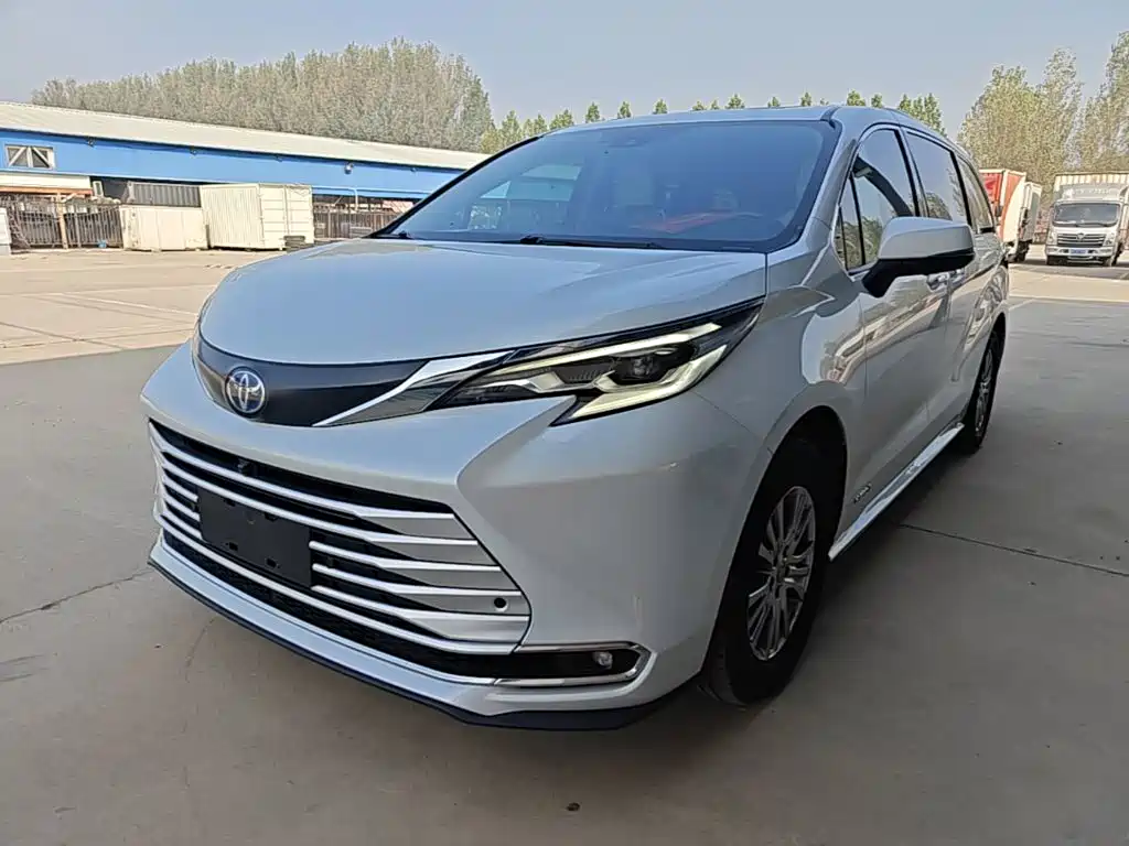 Toyota Sienna — миниатюра 2