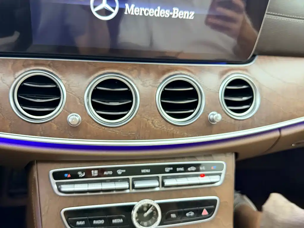 Mercedes-Benz E-Class — миниатюра 23