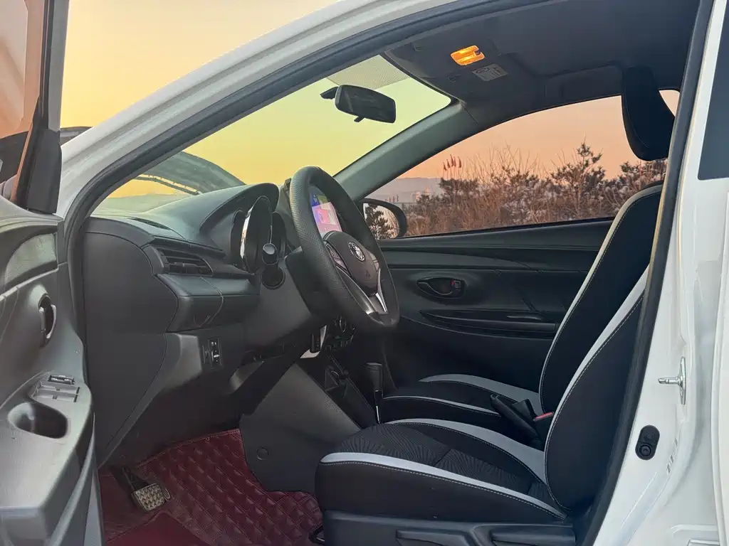 TOYOTA YARIS L ZHIXUAN