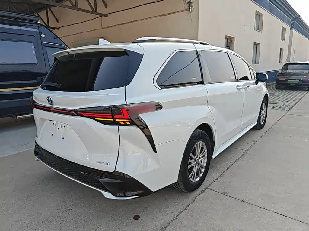 Toyota Sienna — миниатюра 7