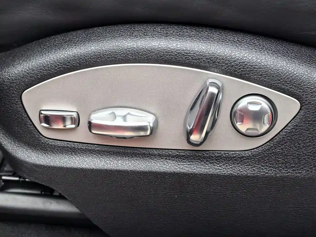 Porsche Macan — миниатюра 12