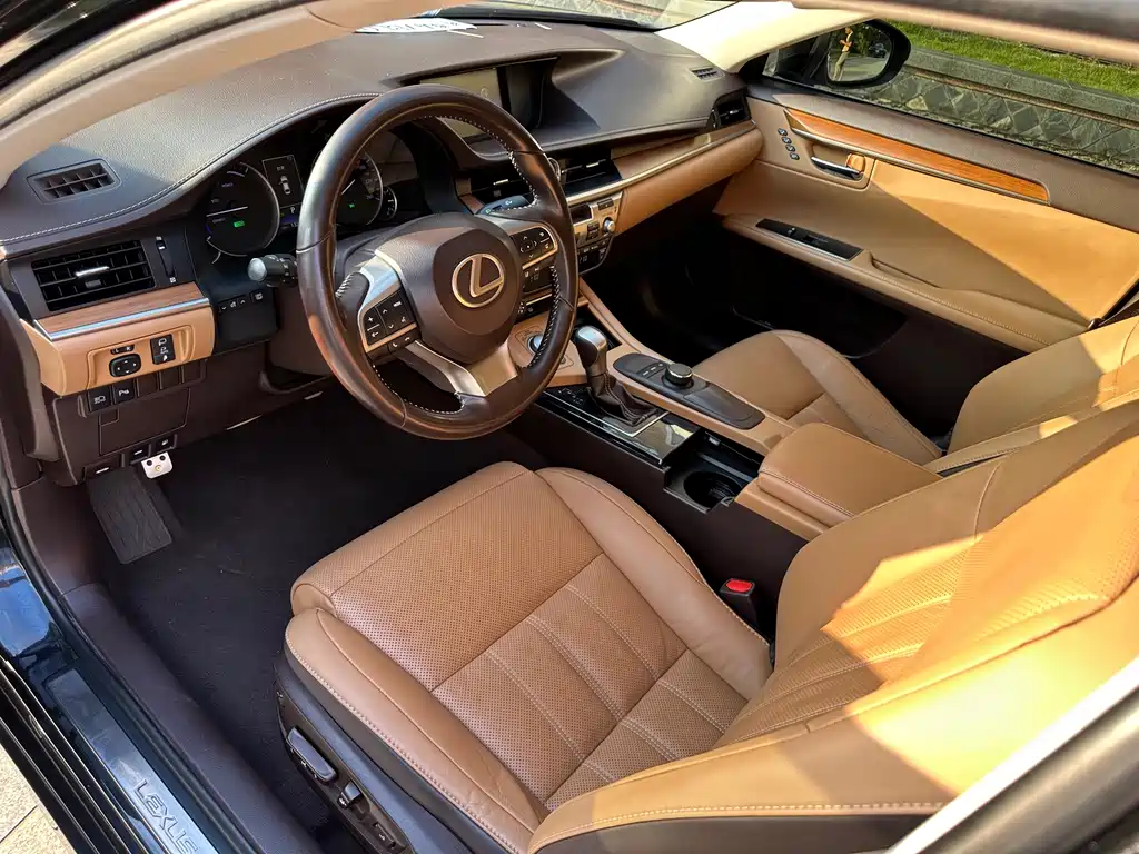 LEXUS  ES