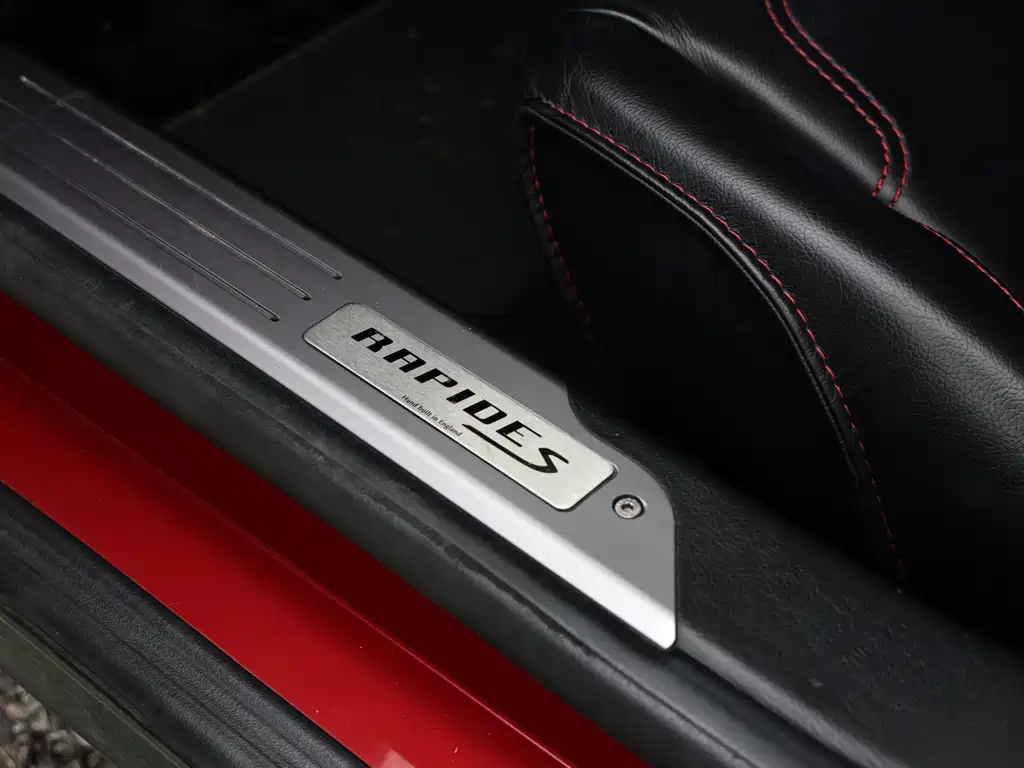 Aston Martin Rapide — миниатюра 16