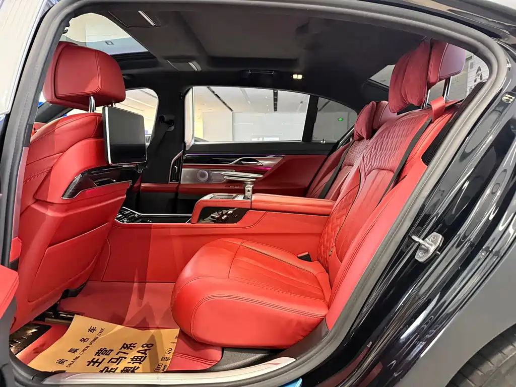 BMW 7 Series — миниатюра 12