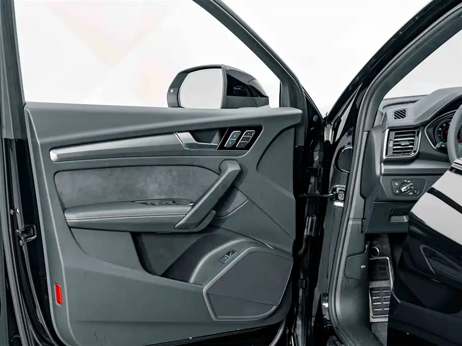 Audi Q5L Sportback — миниатюра 17