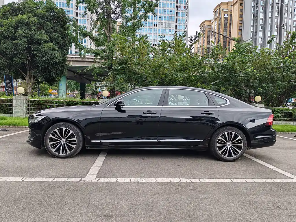 Volvo S90 2024 B5 Luxury