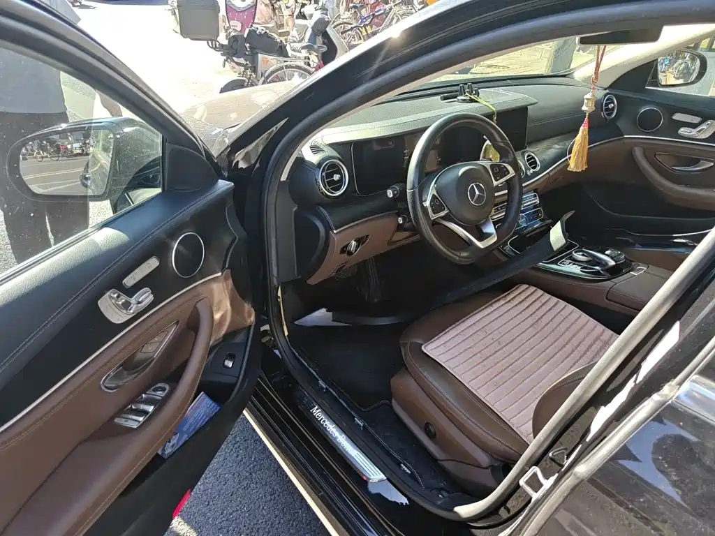 Mercedes-Benz E-Class — миниатюра 17