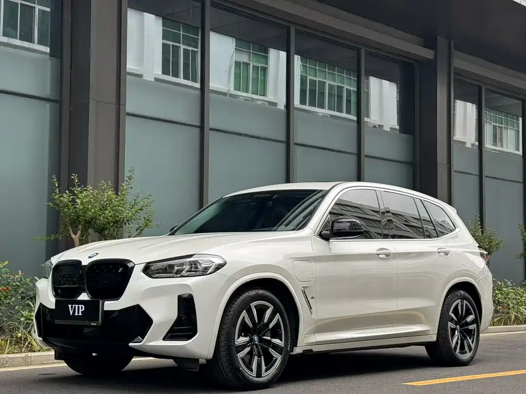 BMW iX3 2024