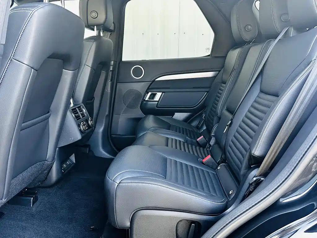 Land Rover Discovery 2025 360PS Dynamic SE