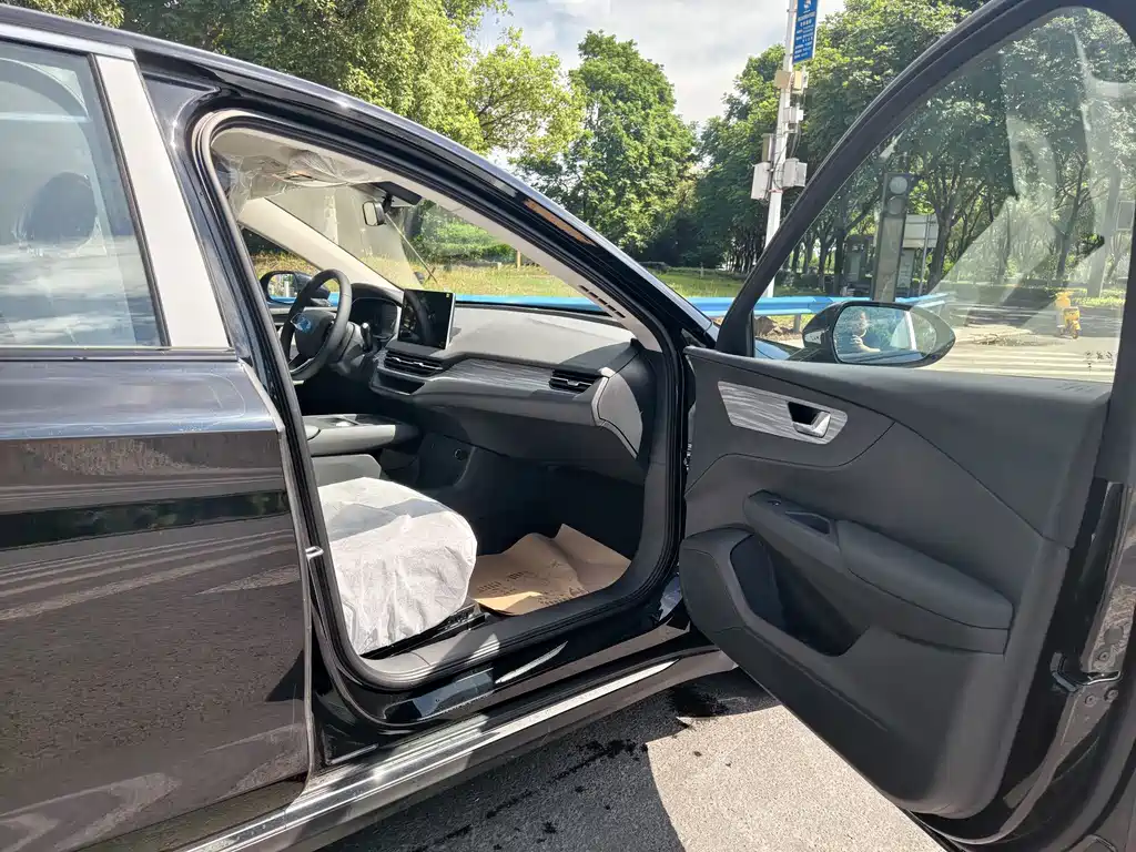 Hongqi E-QM5 2025 500km