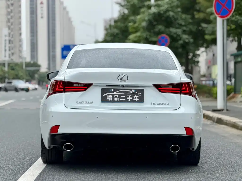 Lexus IS 2015 200t F SPORT