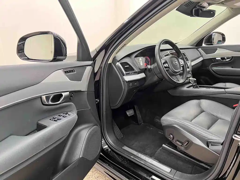 Volvo XC90 2020 T5 Luxury 5 мест